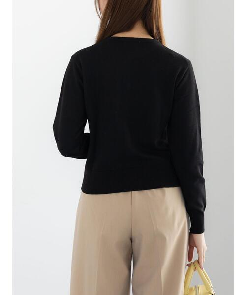 Te chichi(テチチ)の「メタルスクエア釦クルーネックカーディガン(カーディガン/ボレロ・レディース・オフホワイト/シルバー/ゴールド/ピンク/ブラック・F)」の19枚目の写真