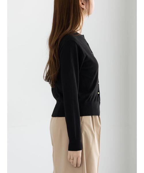 Te chichi(テチチ)の「メタルスクエア釦クルーネックカーディガン(カーディガン/ボレロ・レディース・オフホワイト/シルバー/ゴールド/ピンク/ブラック・F)」の20枚目の写真