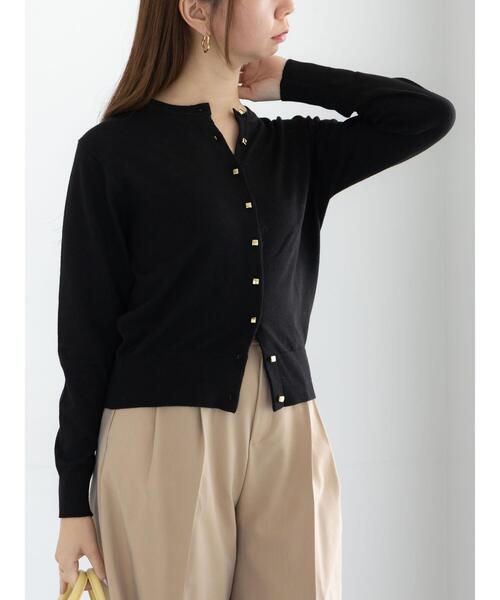 Te chichi(テチチ)の「メタルスクエア釦クルーネックカーディガン(カーディガン/ボレロ・レディース・オフホワイト/シルバー/ゴールド/ピンク/ブラック・F)」の21枚目の写真