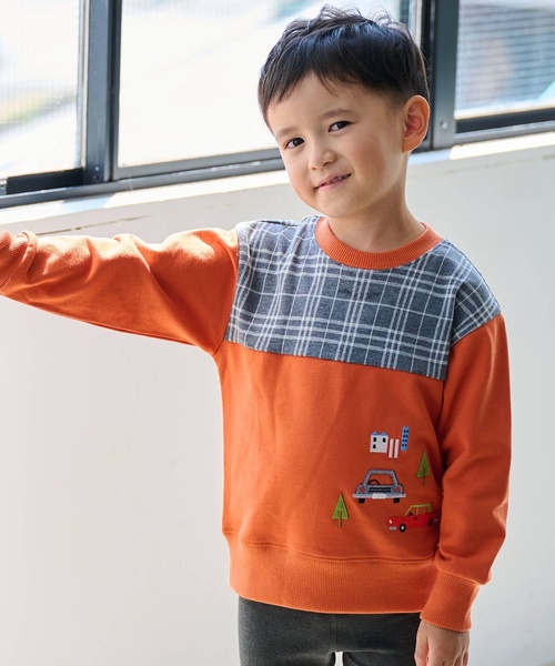 kladskap(クレードスコープ)の「車刺しゅうチェック切替トレーナー(スウェット・キッズ・オレンジ/ブラック・80cm/90cm/100cm/110cm/120cm/130cm)」の2枚目の写真