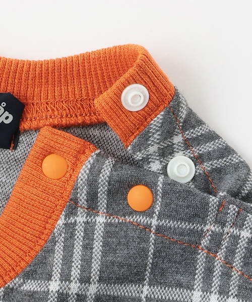 kladskap(クレードスコープ)の「車刺しゅうチェック切替トレーナー(スウェット・キッズ・オレンジ/ブラック・80cm/90cm/100cm/110cm/120cm/130cm)」の5枚目の写真