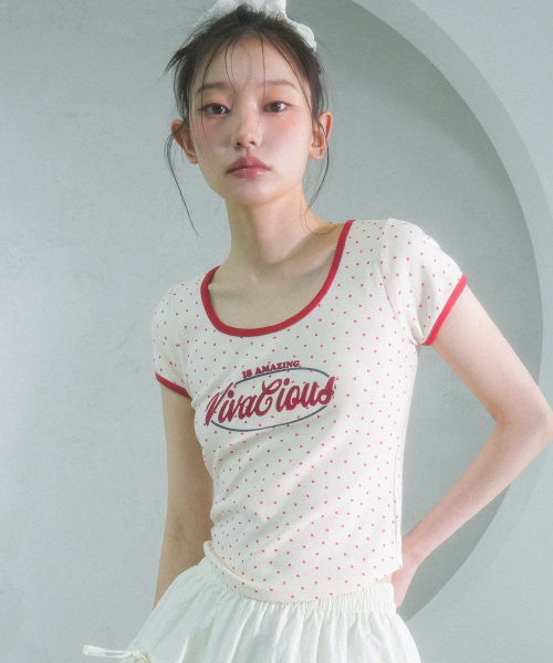 Vivacious(ビバシャス)の「Mini Heart Tee - 2COL(Tシャツ/カットソー・レディース・ブラック/レッド・SMALL/MEDIUM)」の3枚目の写真