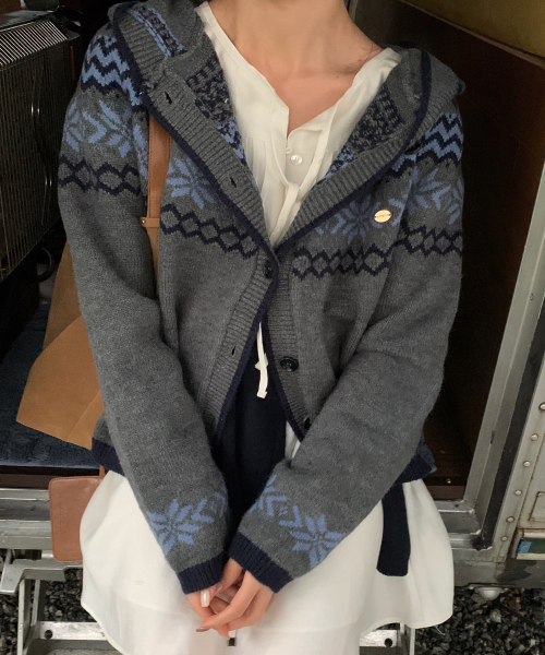 ANOETIC（アノエティック）の「NORDIC HOODIE KNIT CARDIGAN_4COLOR（カーディガン/ボレロ・レディース・ブラック/グレー/アイボリー/Cream・FREE）」の11枚目の写真