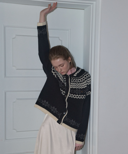 ANOETIC（アノエティック）の「NORDIC HOODIE KNIT CARDIGAN_4COLOR（カーディガン/ボレロ・レディース・ブラック/グレー/アイボリー/Cream・FREE）」の14枚目の写真