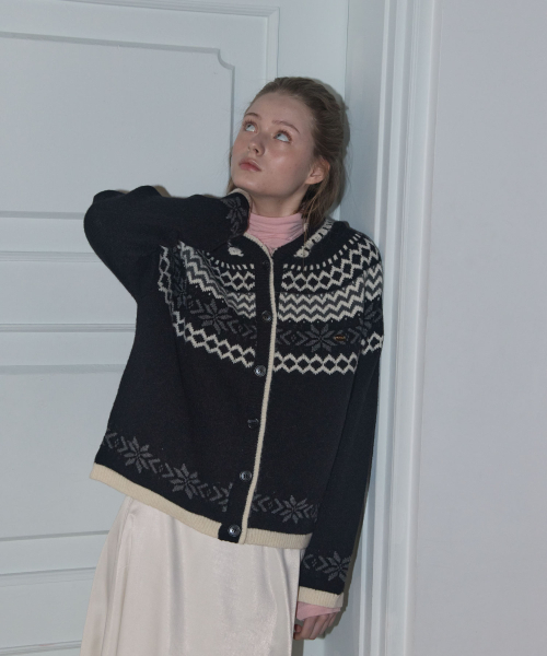ANOETIC（アノエティック）の「NORDIC HOODIE KNIT CARDIGAN_4COLOR（カーディガン/ボレロ・レディース・ブラック/グレー/アイボリー/Cream・FREE）」の15枚目の写真