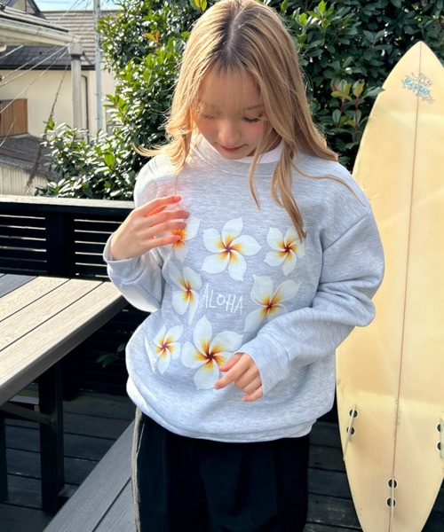 Loco Ocean(ロコオーシャン)の「HAWAII ALOHAプルメリア プリント スウェット(スウェット・レディース・グレー/ブラック・M/L)」の1枚目の写真