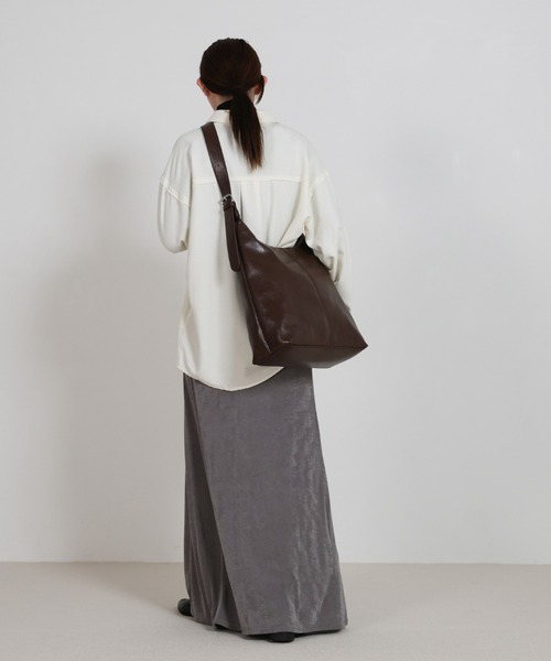 select MOCA（セレクトモカ）の「フェイクレザービッグホーボーバッグ（ショルダーバッグ・レディース・ブラウン/ブラック・FREE）」の4枚目の写真