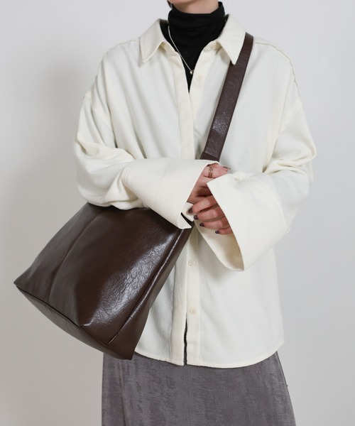 select MOCA（セレクトモカ）の「フェイクレザービッグホーボーバッグ（ショルダーバッグ・レディース・ブラウン/ブラック・FREE）」の5枚目の写真