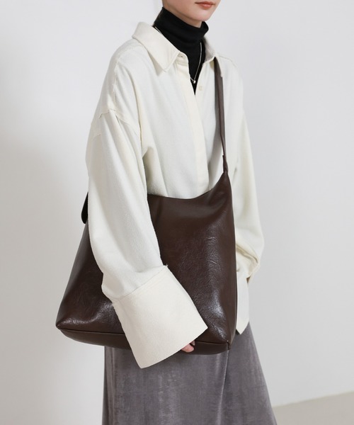select MOCA（セレクトモカ）の「フェイクレザービッグホーボーバッグ（ショルダーバッグ・レディース・ブラウン/ブラック・FREE）」の6枚目の写真