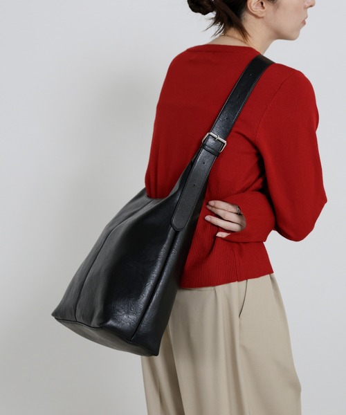 select MOCA（セレクトモカ）の「フェイクレザービッグホーボーバッグ（ショルダーバッグ・レディース・ブラウン/ブラック・FREE）」の11枚目の写真