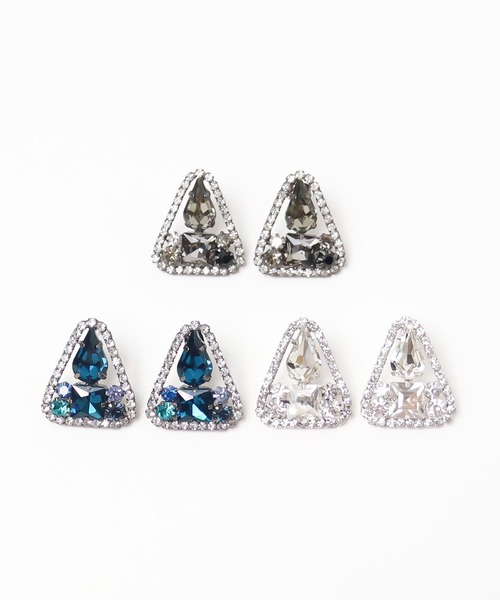 KU-CROISSANT（クークロワッサン）の「トライアングルビジューピアス（ピアス（両耳用）・レディース・ホワイト/ブルー/ブラック・ONE SIZE）」の4枚目の写真