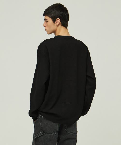 MAGOODGAN（メックウッドガン）の「スウェグバー3562 ワッフルヘンリーネックオーバーサイズブラック長袖Tシャツ（Tシャツ/カットソー・レディース・その他・SMALL/MEDIUM/LARGE）」の6枚目の写真