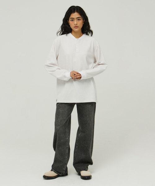 MAGOODGAN（メックウッドガン）の「スウェグバー3562 ワッフルヘンリーネックオーバーサイズブラック長袖Tシャツ（Tシャツ/カットソー・レディース・その他・SMALL/MEDIUM/LARGE）」の4枚目の写真