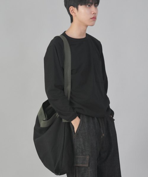 SAINTCREW(セントクルー)の「ミニマルビッグサイズクロスバッグ MBC-121 カーキブラック(メッセンジャーバッグ・メンズ・その他・フリー)」の1枚目の写真