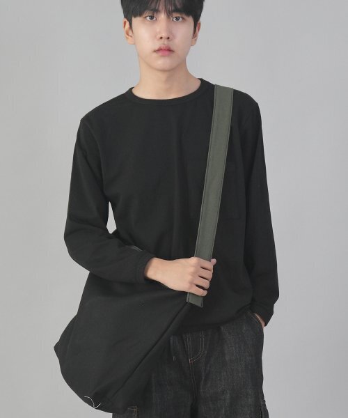 SAINTCREW(セントクルー)の「ミニマルビッグサイズクロスバッグ MBC-121 カーキブラック(メッセンジャーバッグ・メンズ・その他・フリー)」の2枚目の写真