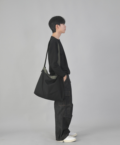 SAINTCREW(セントクルー)の「ミニマルビッグサイズクロスバッグ MBC-121 カーキブラック(メッセンジャーバッグ・メンズ・その他・フリー)」の9枚目の写真
