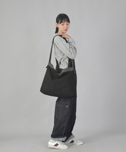 SAINTCREW(セントクルー)の「ミニマルビッグサイズクロスバッグ MBC-121 カーキブラック(メッセンジャーバッグ・メンズ・その他・フリー)」の10枚目の写真