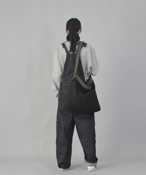 SAINTCREW(セントクルー)の「ミニマルビッグサイズクロスバッグ MBC-121 カーキブラック(メッセンジャーバッグ・メンズ・その他・フリー)」の12枚目の写真