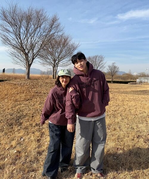 KANEITEI(カネイテイ)の「DIJON WASHED HOODIE (BURGUNDY)(パーカー・レディース・バーガンディー・SMALL/LARGE/X-LARGE)」の8枚目の写真