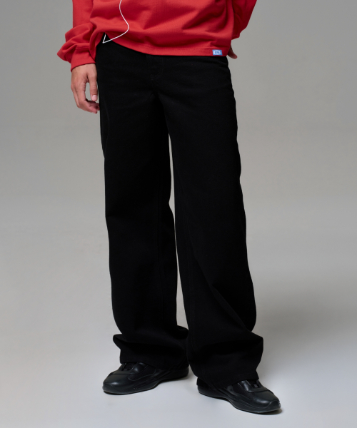 ERA(エラ)の「MEN ERA STRAIGHT FIT DENIM PANTS - BLACK(デニムパンツ・メンズ・ブラック・MEDIUM/LARGE)」の1枚目の写真