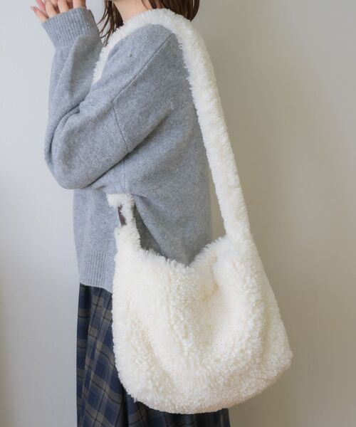 RETRO GIRL（レトロガール）の「もこもこショルダーバッグ（ショルダーバッグ・レディース・ブラウン/オフホワイト/ブラック系その他・ONE SIZE）」の2枚目の写真