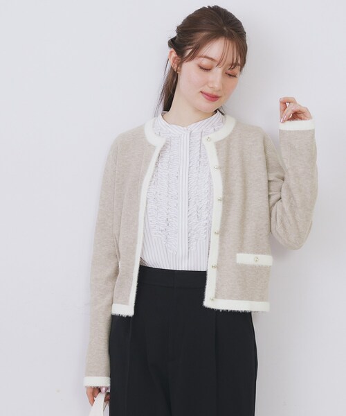 index(インデックス)の「フェザーバイカラークルーネックカーディガン【洗濯機OK】(カーディガン/ボレロ・レディース・ブラック系4/ホワイト系7/ベージュ系その他7/サックスブルー系4・36/38/40/42)」の9枚目の写真