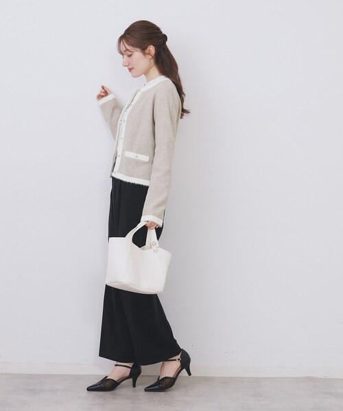 index(インデックス)の「フェザーバイカラークルーネックカーディガン【洗濯機OK】(カーディガン/ボレロ・レディース・ブラック系4/ホワイト系7/ベージュ系その他7/サックスブルー系4・36/38/40/42)」の11枚目の写真