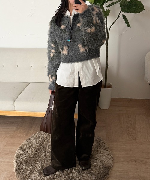 MUHET（ミュエータ）の「shaggy flower henry neck knit / シャギー花柄ヘンリーニット（ニット/セーター・レディース・ブラウン/チャコールグレー・FREE）」の5枚目の写真