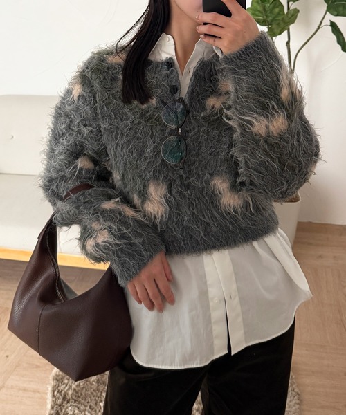 MUHET（ミュエータ）の「shaggy flower henry neck knit / シャギー花柄ヘンリーニット（ニット/セーター・レディース・ブラウン/チャコールグレー・FREE）」の4枚目の写真