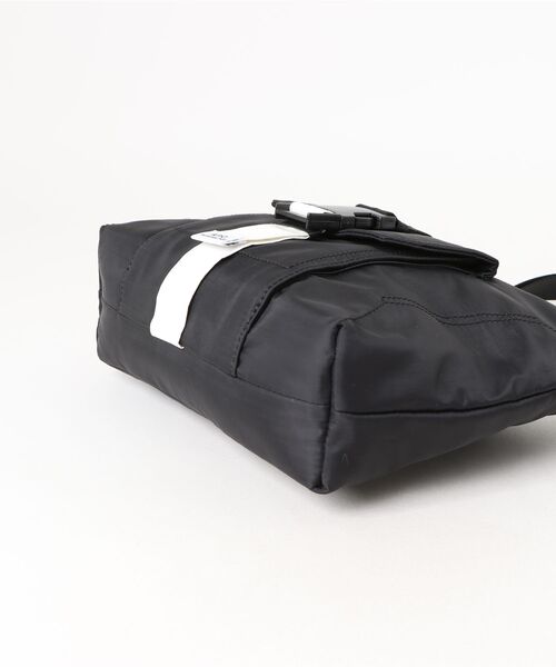 A.P.C.(アーペーセー)の「BESACE TREK(ボディバッグ/ウエストポーチ・メンズ・ブラック/ネイビー・ONESIZE)」の5枚目の写真
