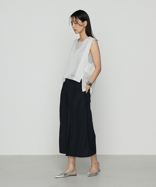 Gabardine K.T（ギャバジンケーティー）の「ハイグレードラミー シアー×ラメレースベスト（ベスト・レディース・ホワイト/ブラック・9号）」の4枚目の写真