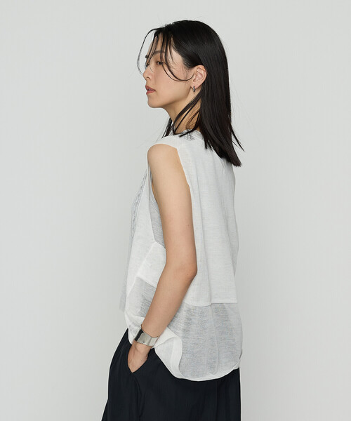 Gabardine K.T（ギャバジンケーティー）の「ハイグレードラミー シアー×ラメレースベスト（ベスト・レディース・ホワイト/ブラック・9号）」の5枚目の写真