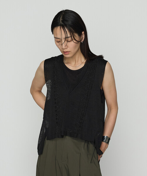 Gabardine K.T（ギャバジンケーティー）の「ハイグレードラミー シアー×ラメレースベスト（ベスト・レディース・ホワイト/ブラック・9号）」の8枚目の写真