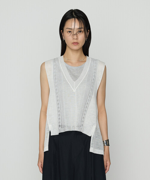 Gabardine K.T（ギャバジンケーティー）の「ハイグレードラミー シアー×ラメレースベスト（ベスト・レディース・ホワイト/ブラック・9号）」の9枚目の写真