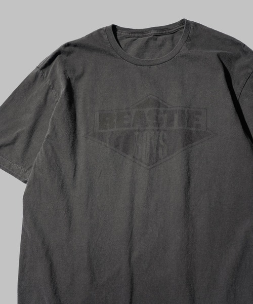 THRIFTY LOOK(スリフティールック)の「THRIFTY LOOK / スリフティールック PIGMENT "BEASTIE BOYS" TEE ビースティーボーイズ バンドTシャツ ピグメント加工(Tシャツ/カットソー・メンズ・ブラック・LARGE)」の1枚目の写真