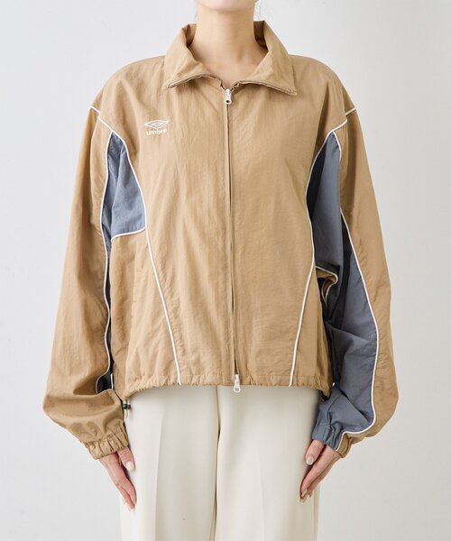 UMBRO（アンブロ）の「【umbro×Whim Gazette】 スタンドカラーブルゾン（ブルゾン・レディース・ライトベージュ/グレー・FREE）」の22枚目の写真