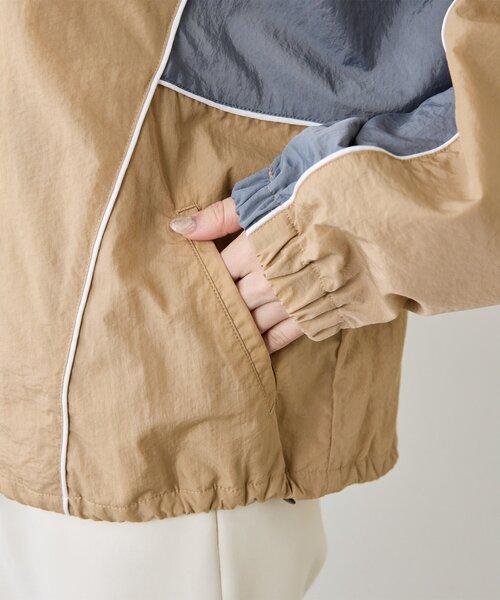 UMBRO（アンブロ）の「【umbro×Whim Gazette】 スタンドカラーブルゾン（ブルゾン・レディース・ライトベージュ/グレー・FREE）」の15枚目の写真