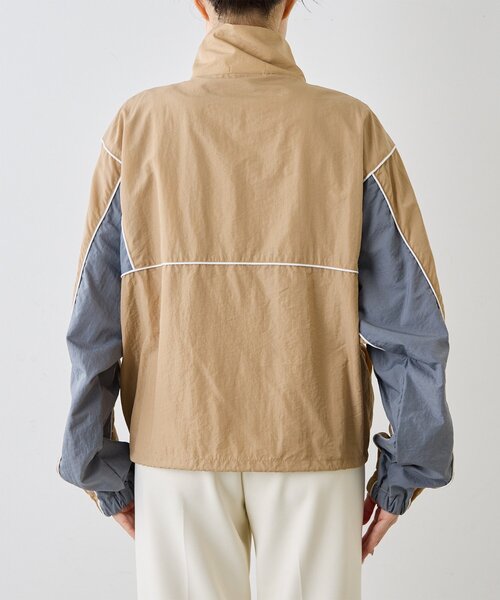 UMBRO（アンブロ）の「【umbro×Whim Gazette】 スタンドカラーブルゾン（ブルゾン・レディース・ライトベージュ/グレー・FREE）」の9枚目の写真