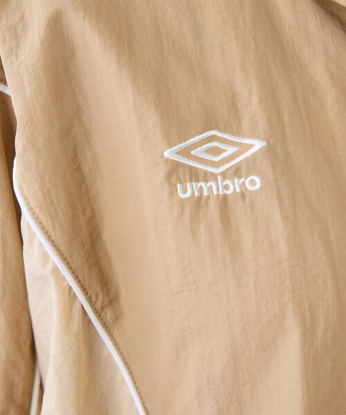 UMBRO（アンブロ）の「【umbro×Whim Gazette】 スタンドカラーブルゾン（ブルゾン・レディース・ライトベージュ/グレー・FREE）」の3枚目の写真