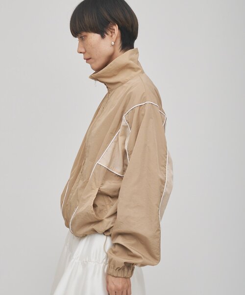 UMBRO(アンブロ)の「【umbro×Whim Gazette】 スタンドカラーブルゾン/セットアップ可(ブルゾン・レディース・ライトベージュ/グレー/ホワイト系その他・FREE)」の14枚目の写真