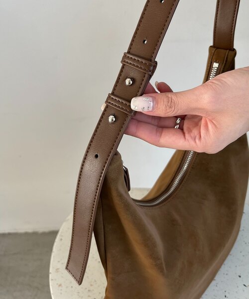 CAPRICIEUX LE'MAGE（カプリシューレマージュ）の「ハーフラウンドヌバックショルダー（ショルダーバッグ・レディース・ブラック/キャメル/ブラウン・FREE）」の10枚目の写真