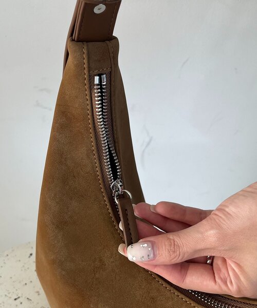 CAPRICIEUX LE'MAGE（カプリシューレマージュ）の「ハーフラウンドヌバックショルダー（ショルダーバッグ・レディース・ブラック/キャメル/ブラウン・FREE）」の11枚目の写真