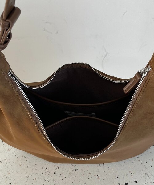 CAPRICIEUX LE'MAGE（カプリシューレマージュ）の「ハーフラウンドヌバックショルダー（ショルダーバッグ・レディース・ブラック/キャメル/ブラウン・FREE）」の13枚目の写真