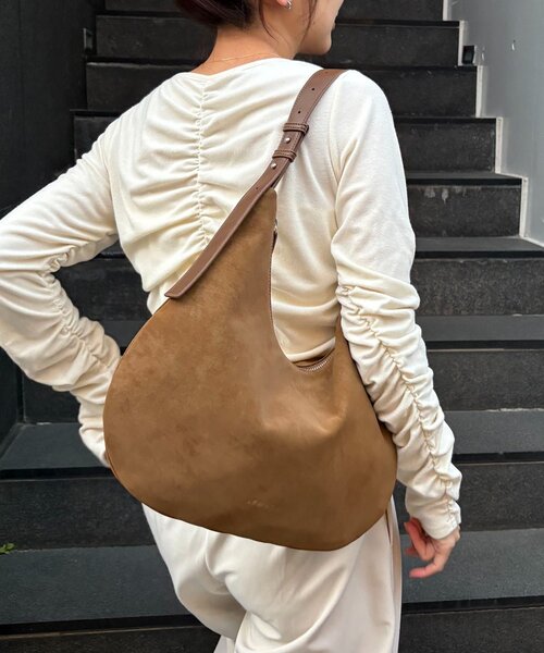 CAPRICIEUX LE'MAGE（カプリシューレマージュ）の「ハーフラウンドヌバックショルダー（ショルダーバッグ・レディース・ブラック/キャメル/ブラウン・FREE）」の21枚目の写真