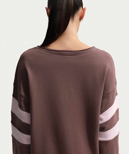 NIKE(ナイキ)の「ナイキ スポーツウェア クラブ フリース ウィメンズ オーバーサイズド Vネック スウェットシャツ / Nike Sportswear Club Fleece Women's Oversized V-Neck Sweatshirt IQ0085-503 Tattoo(スウェット・レディース・パープル系その他2・XL/L/XS/S/M)」の19枚目の写真