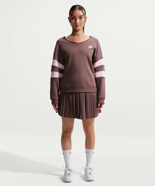 NIKE(ナイキ)の「ナイキ スポーツウェア クラブ フリース ウィメンズ オーバーサイズド Vネック スウェットシャツ / Nike Sportswear Club Fleece Women's Oversized V-Neck Sweatshirt IQ0085-503 Tattoo(スウェット・レディース・パープル系その他2・XL/L/XS/S/M)」の17枚目の写真