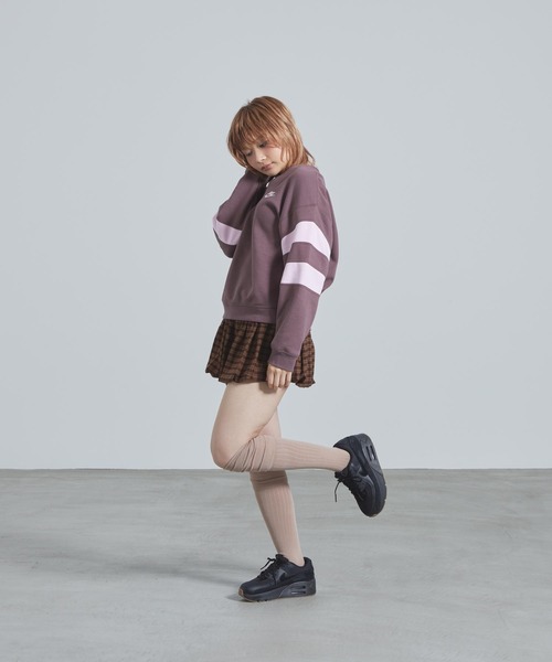 NIKE(ナイキ)の「ナイキ スポーツウェア クラブ フリース ウィメンズ オーバーサイズド Vネック スウェットシャツ / Nike Sportswear Club Fleece Women's Oversized V-Neck Sweatshirt IQ0085-503 Tattoo(スウェット・レディース・パープル系その他2・XL/L/XS/S/M)」の7枚目の写真