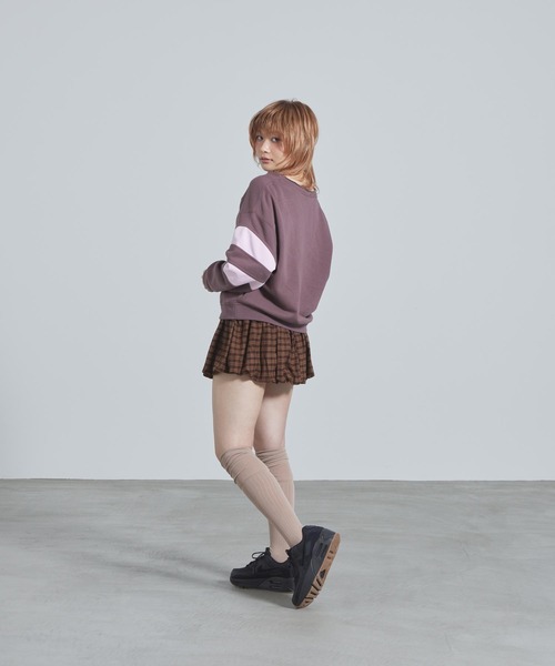 NIKE(ナイキ)の「ナイキ スポーツウェア クラブ フリース ウィメンズ オーバーサイズド Vネック スウェットシャツ / Nike Sportswear Club Fleece Women's Oversized V-Neck Sweatshirt IQ0085-503 Tattoo(スウェット・レディース・パープル系その他2・XL/L/XS/S/M)」の8枚目の写真