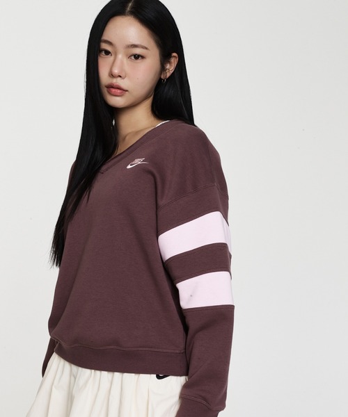 NIKE(ナイキ)の「ナイキ スポーツウェア クラブ フリース ウィメンズ オーバーサイズド Vネック スウェットシャツ / Nike Sportswear Club Fleece Women's Oversized V-Neck Sweatshirt IQ0085-503 Tattoo(スウェット・レディース・パープル系その他2・XL/L/XS/S/M)」の10枚目の写真