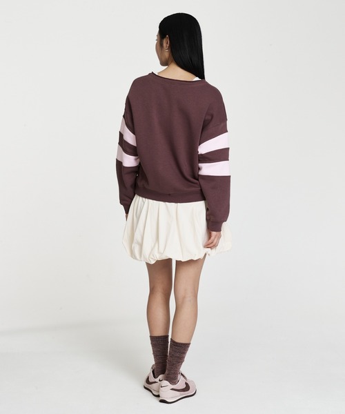 NIKE(ナイキ)の「ナイキ スポーツウェア クラブ フリース ウィメンズ オーバーサイズド Vネック スウェットシャツ / Nike Sportswear Club Fleece Women's Oversized V-Neck Sweatshirt IQ0085-503 Tattoo(スウェット・レディース・パープル系その他2・XL/L/XS/S/M)」の13枚目の写真
